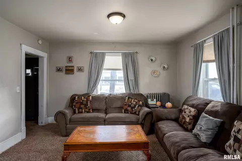 397 25th St, Moline, IL 61265 photo 7