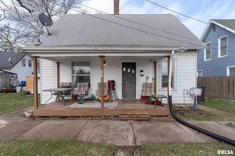 397 25th St, Moline, IL 61265 photo 1