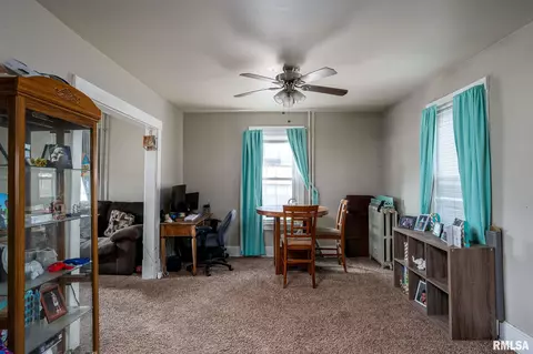 397 25th St, Moline, IL 61265 photo 5