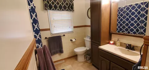 1003 S 1st St, Benton, IL 62812 photo 8