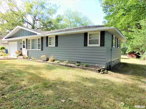 1003 S 1st St, Benton, IL 62812 photo 1