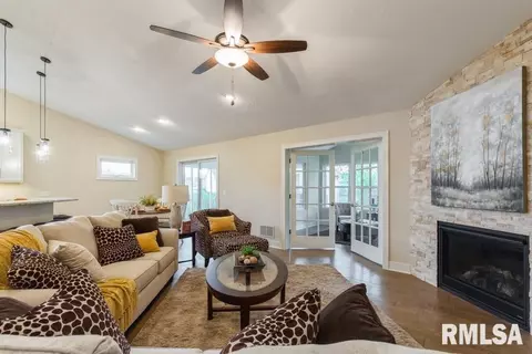 3359 Hunter Dr, Silvis, IL 61282 photo 10