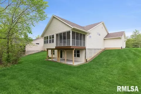 3359 Hunter Dr, Silvis, IL 61282 photo 2