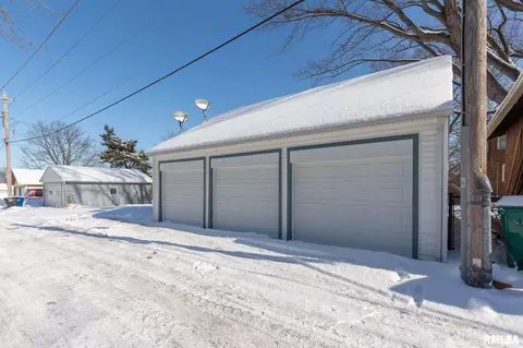 441 40th St, Moline, IL 61265 photo 28