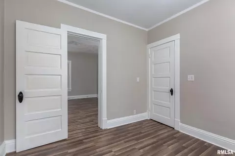 441 40th St, Moline, IL 61265 photo 5