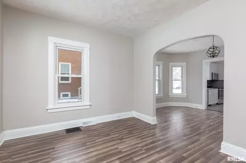 441 40th St, Moline, IL 61265 photo 7