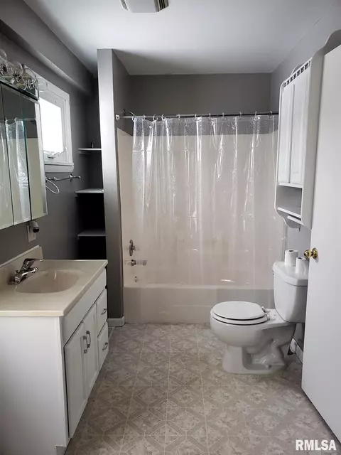 813 W Park St, Morrison, IL 61270 photo 8