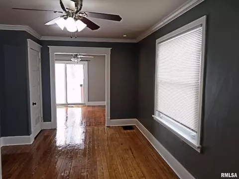 813 W Park St, Morrison, IL 61270 photo 2