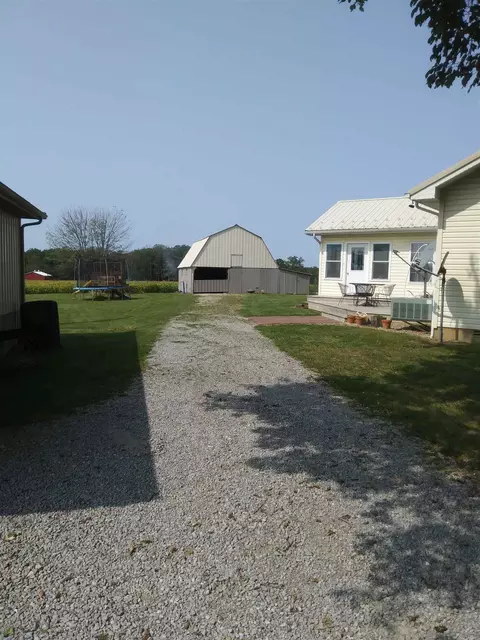 12827 Webb Hill Rd, Ewing, IL 62836 photo 6
