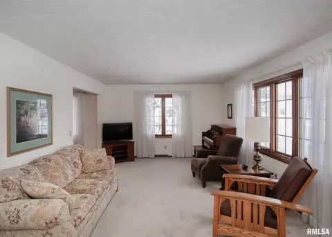 2401 3rd St, Moline, IL 61265 photo 6