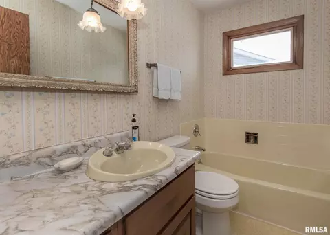 2401 3rd St, Moline, IL 61265 photo 21
