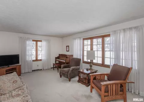 2401 3rd St, Moline, IL 61265 photo 7