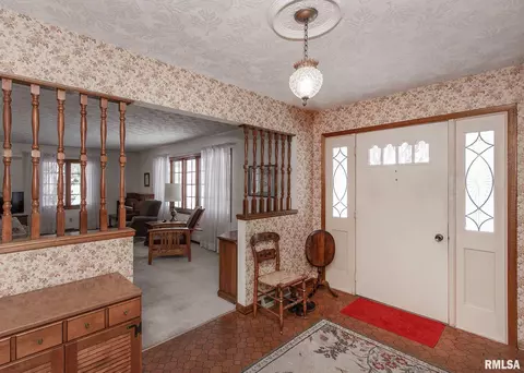 2401 3rd St, Moline, IL 61265 photo 5