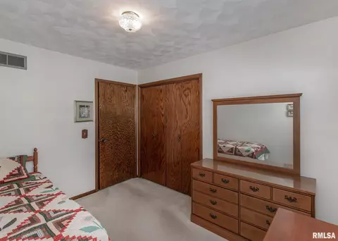 2401 3rd St, Moline, IL 61265 photo 28