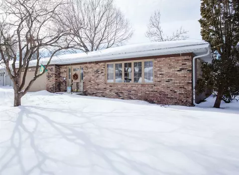 2401 3rd St, Moline, IL 61265 photo 3