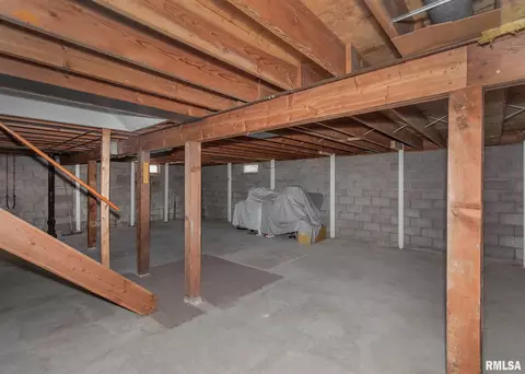2401 3rd St, Moline, IL 61265 photo 32
