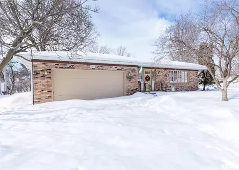 2401 3rd St, Moline, IL 61265 photo 2