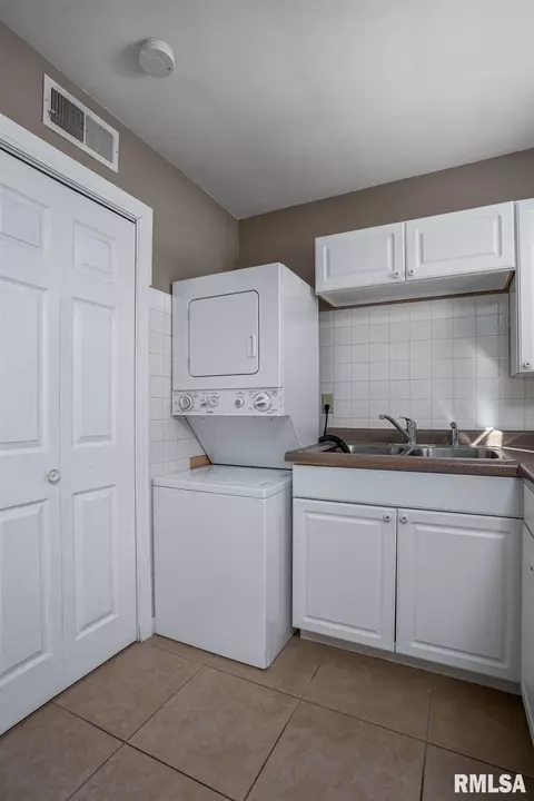 1928 35th St, Moline, IL 61265 photo 8