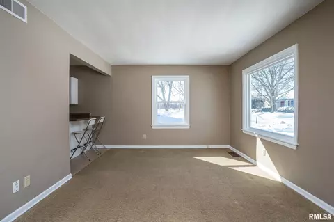 1928 35th St, Moline, IL 61265 photo 3