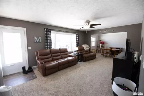 861 47th St, Moline, IL 61265 photo 3