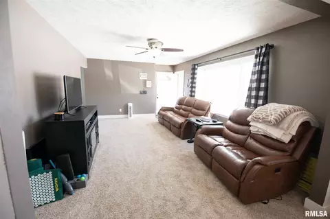 861 47th St, Moline, IL 61265 photo 5