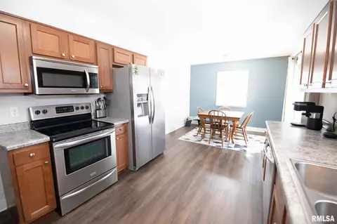 861 47th St, Moline, IL 61265 photo 9