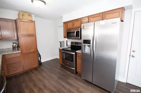 861 47th St, Moline, IL 61265 photo 8