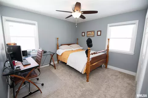 861 47th St, Moline, IL 61265 photo 16
