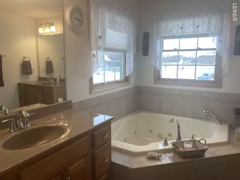 201 Maple St, Cambridge, IL 61238 photo 22