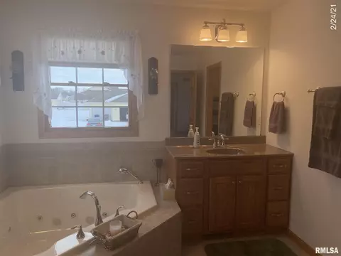 201 Maple St, Cambridge, IL 61238 photo 21