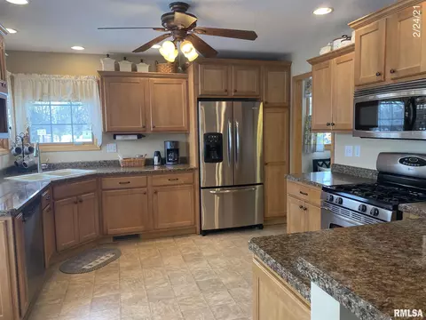 201 Maple St, Cambridge, IL 61238 photo 6