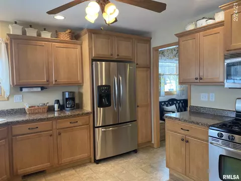 201 Maple St, Cambridge, IL 61238 photo 4