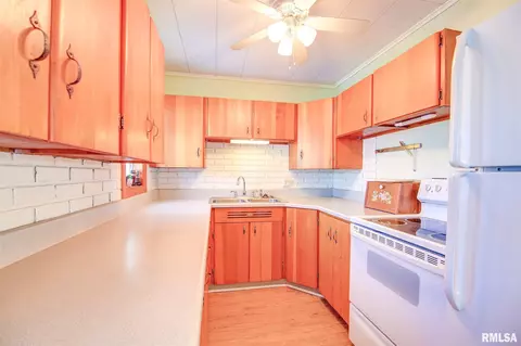 618 8th Ave, Fulton, IL 61252 photo 5