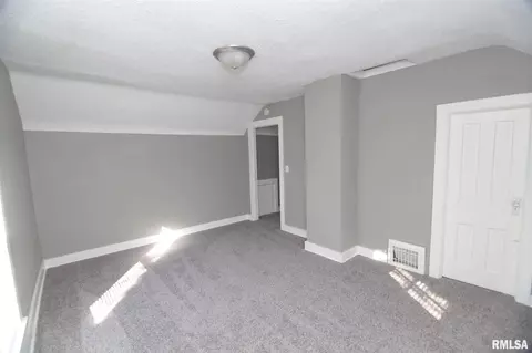 2111 7th St, Moline, IL 61265 photo 16