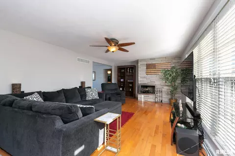 4211 34th Ave, Moline, IL 61265 photo 6