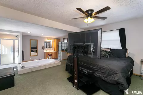 4211 34th Ave, Moline, IL 61265 photo 17
