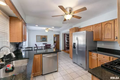 4211 34th Ave, Moline, IL 61265 photo 12