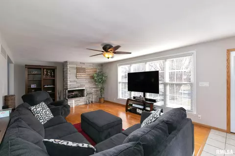 4211 34th Ave, Moline, IL 61265 photo 7