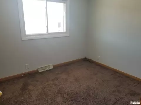 805 12th St, Silvis, IL 61282 photo 11