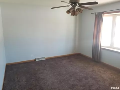 805 12th St, Silvis, IL 61282 photo 4