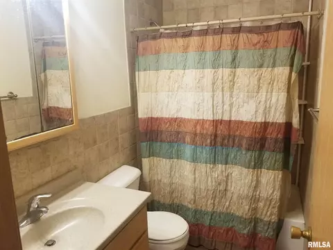 805 12th St, Silvis, IL 61282 photo 8