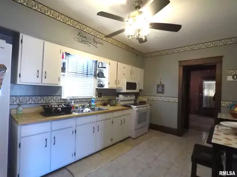 2004 14th St, Moline, IL 61265 photo 6