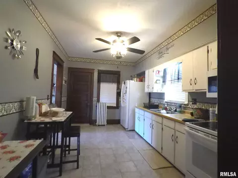 2004 14th St, Moline, IL 61265 photo 10