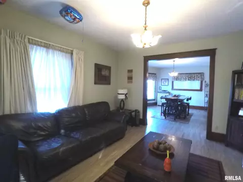 2004 14th St, Moline, IL 61265 photo 3