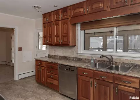 2906 25th Ave, Moline, IL 61265 photo 6