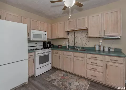 245 8th St, Silvis, IL 61282 photo 8
