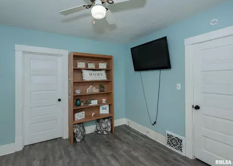 245 8th St, Silvis, IL 61282 photo 10