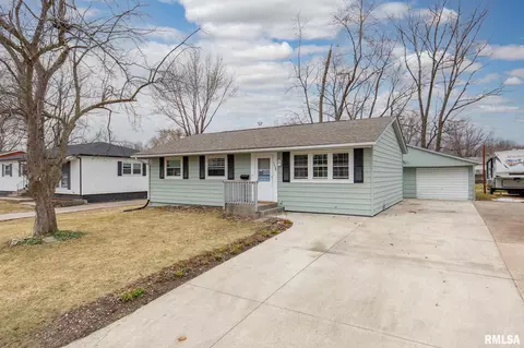 1530 13th St, Silvis, IL 61282 photo 2