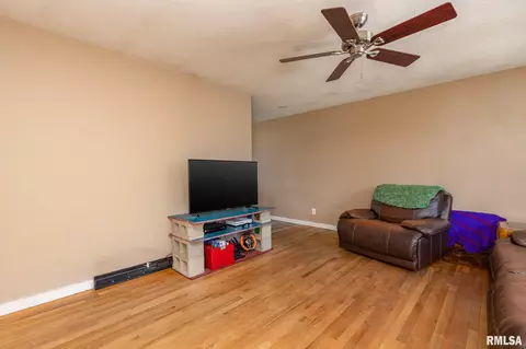 1530 13th St, Silvis, IL 61282 photo 5