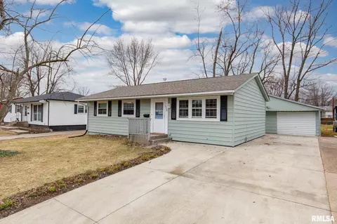 1530 13th St, Silvis, IL 61282 photo 1